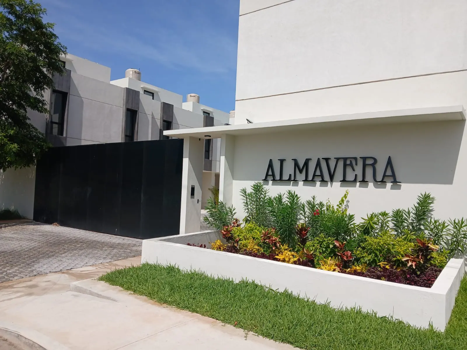 Almavera · Photo 9 of 10
